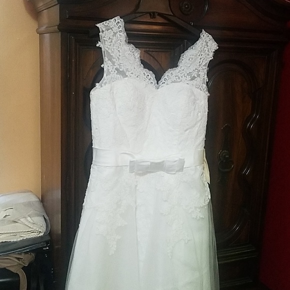 Medi lace ivory wedding dress